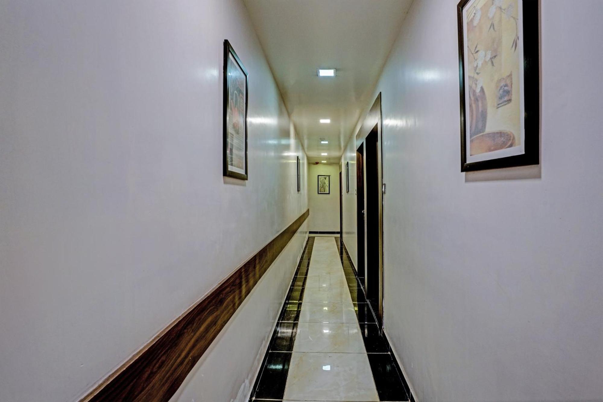 Hotel O Blue Inn Residence Near R City Mall Bombaj Exteriér fotografie