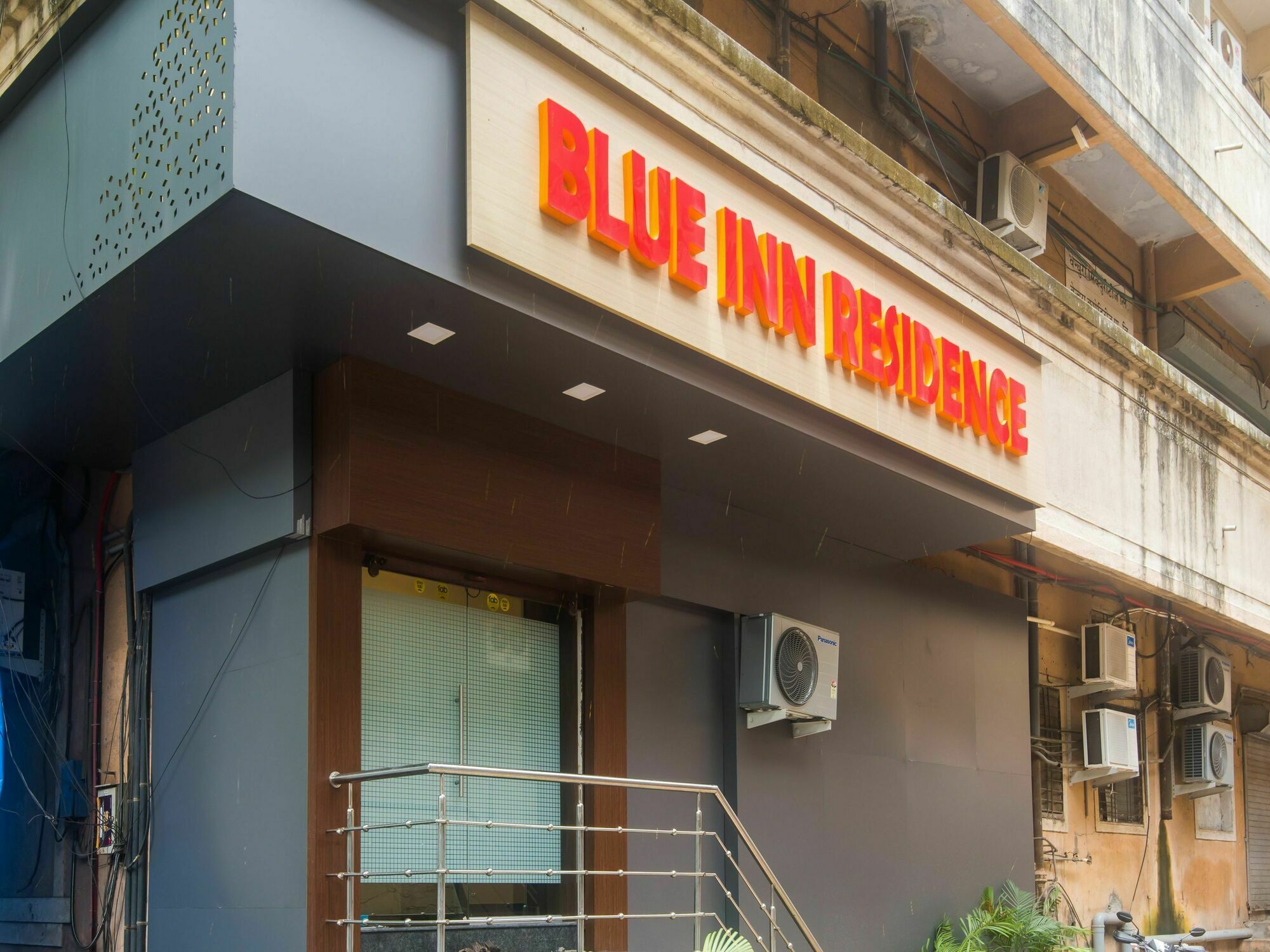 Hotel O Blue Inn Residence Near R City Mall Bombaj Exteriér fotografie